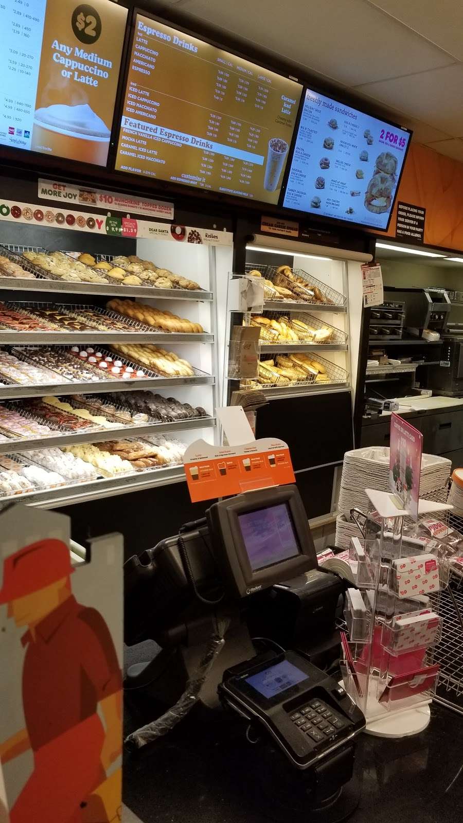 Dunkin Donuts | 593 Post Rd, Fairfield, CT 06824, USA | Phone: (203) 255-3366