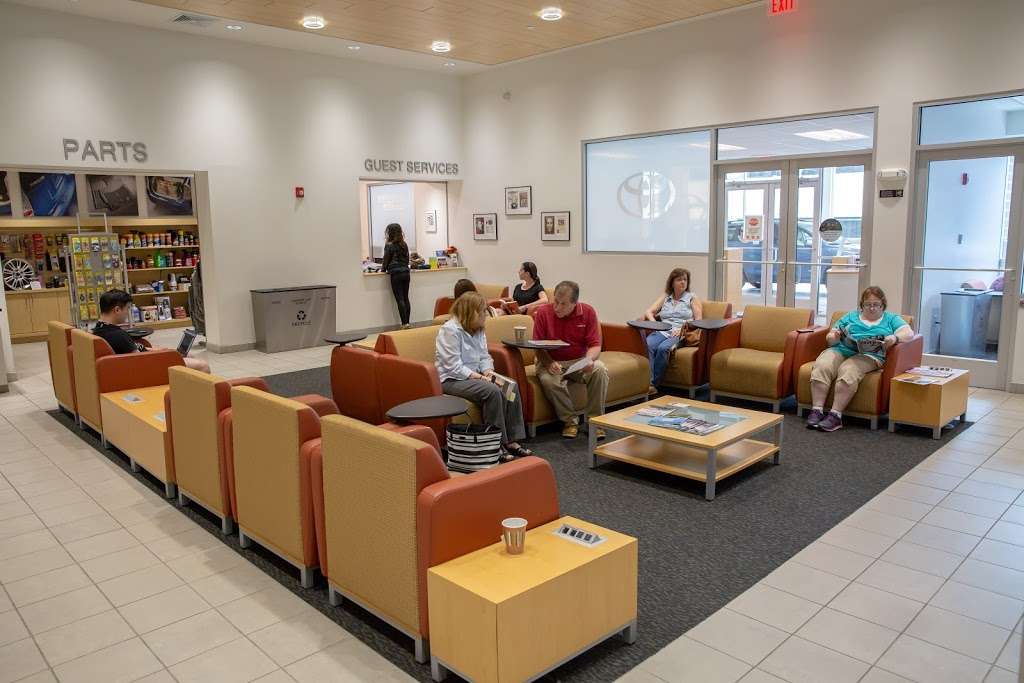 Wellesley Toyota | 234 Worcester St, Wellesley, MA 02481, USA | Phone: (781) 237-2970