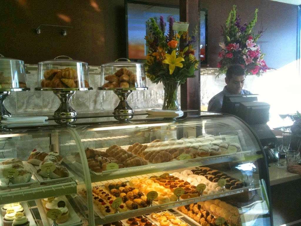 Delicity Cakes | 1266 W Lake St, Roselle, IL 60172, USA | Phone: (630) 283-0056