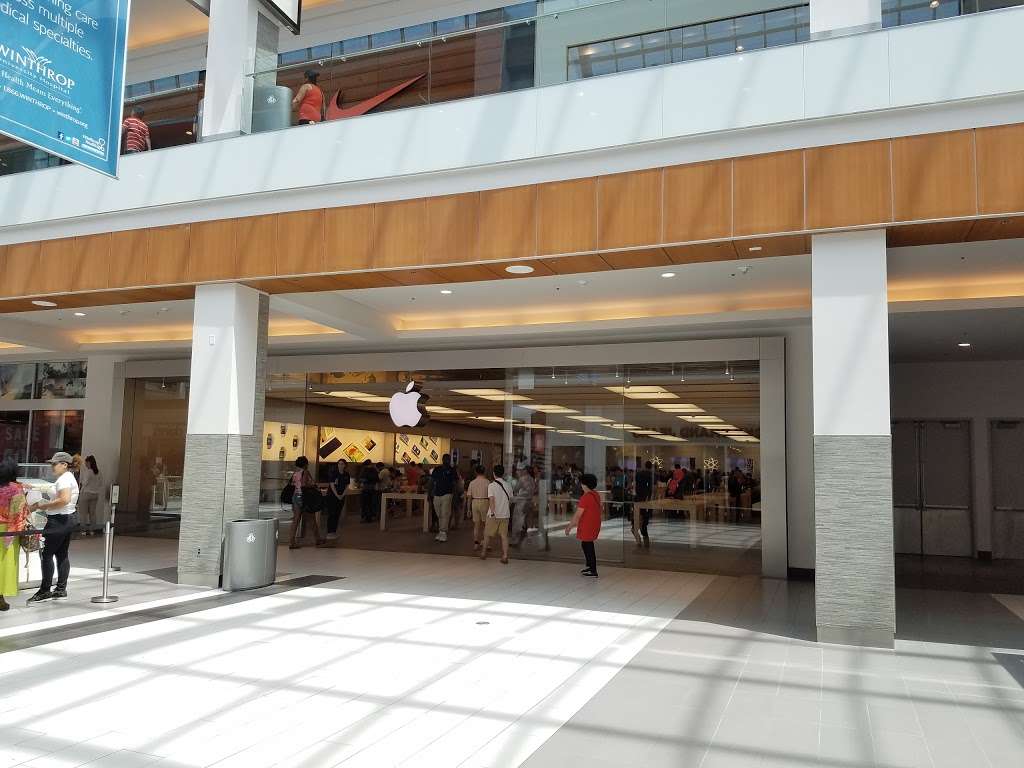 Apple Electronics Store 630 Old Country Rd Garden City Ny