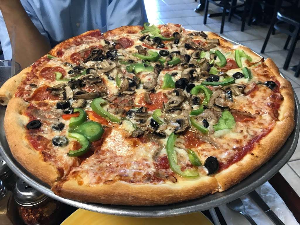 Giovannis New York Pizzeria | 1127 Lawrence Expy, Sunnyvale, CA 94089 | Phone: (408) 734-4221