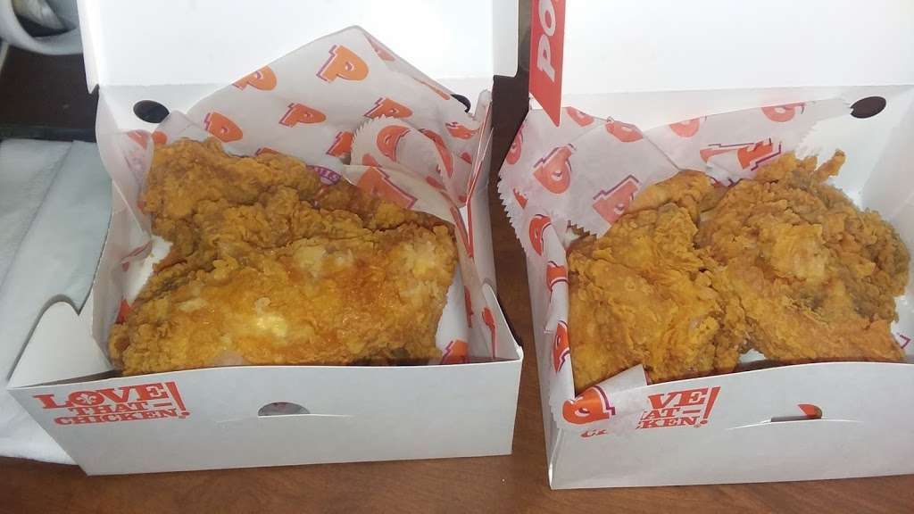 Popeyes Louisiana Kitchen | 2402 E 38th St, Indianapolis, IN 46218 | Phone: (317) 377-1880