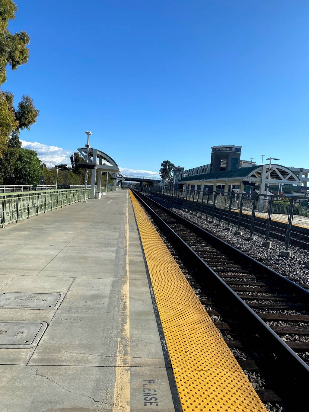 Tustin Metrolink Station Parking | 2975 Edinger Ave, Tustin, CA 92782, USA | Phone: (800) 371-5465