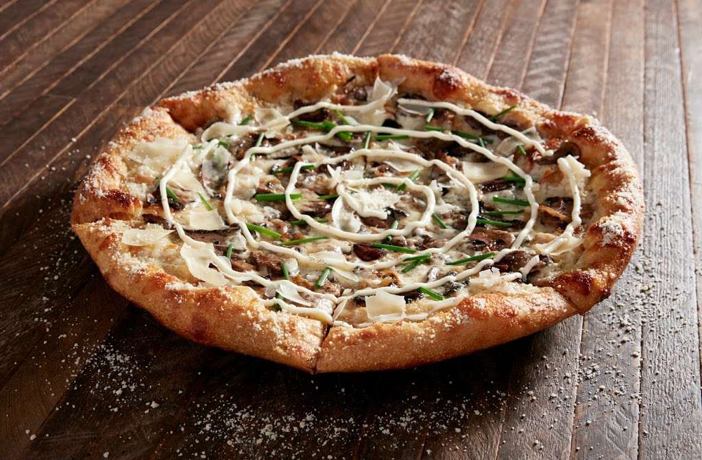 Mellow Mushroom | 11680 E Colonial Dr, Orlando, FL 32817, USA | Phone: (407) 384-4455