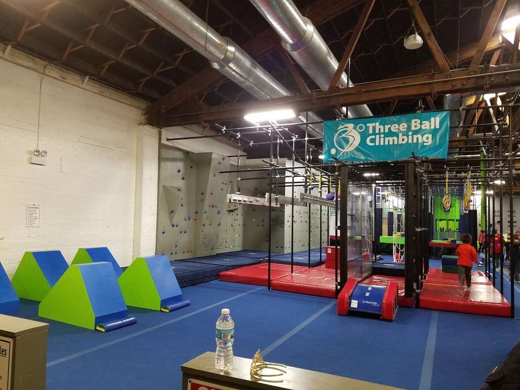 Ultimate Ninjas Chicago | 2915 W Montrose Ave, Chicago, IL 60618 | Phone: (773) 877-3524