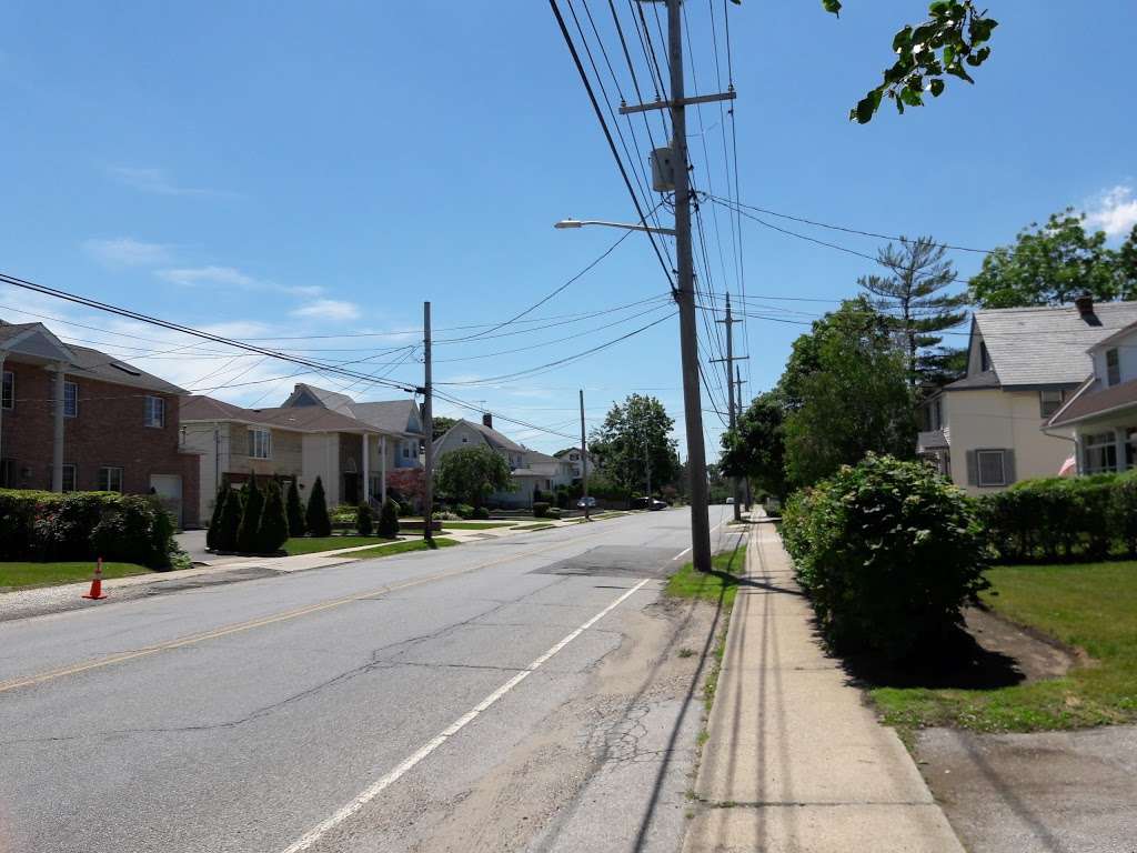 W Broadway + Felter Ave. | Woodmere, NY 11557