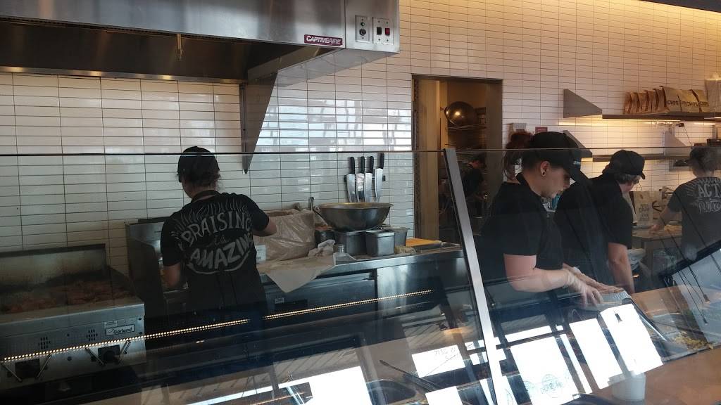 Chipotle Mexican Grill | 7130 W Maple St Ste 100, Wichita, KS 67209, USA | Phone: (316) 942-0263