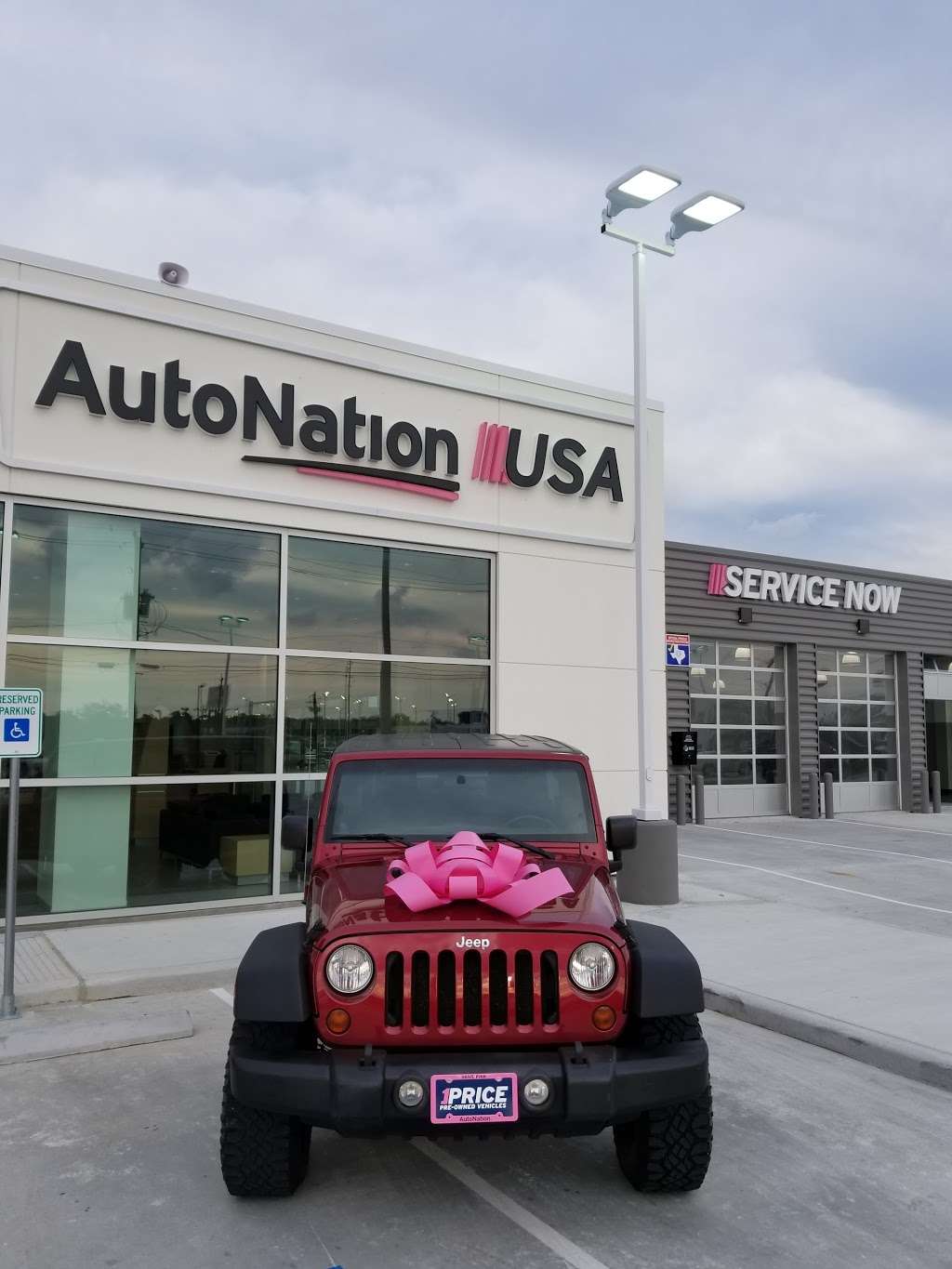 AutoNation USA Houston | 8526 North Fwy, Houston, TX 77037, USA | Phone: (281) 657-9663