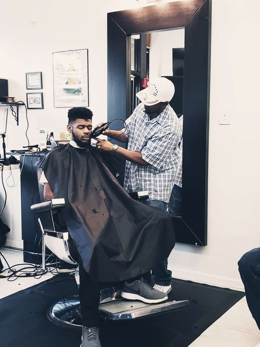 Dream Cuts 97 | 7003 Roosevelt Rd, Berwyn, IL 60402, USA