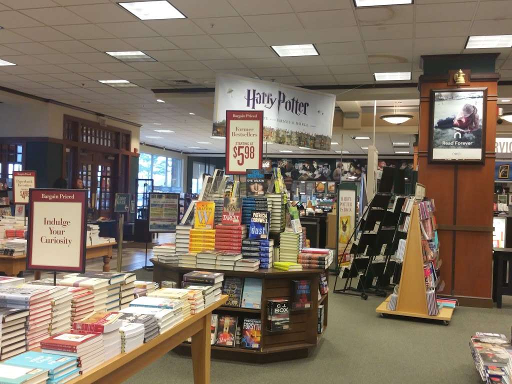 Barnes & Noble - book store  | Photo 1 of 10 | Address: 19120 East 39th Street South, Commons, Independence, MO 64057, USA | Phone: (816) 795-9878