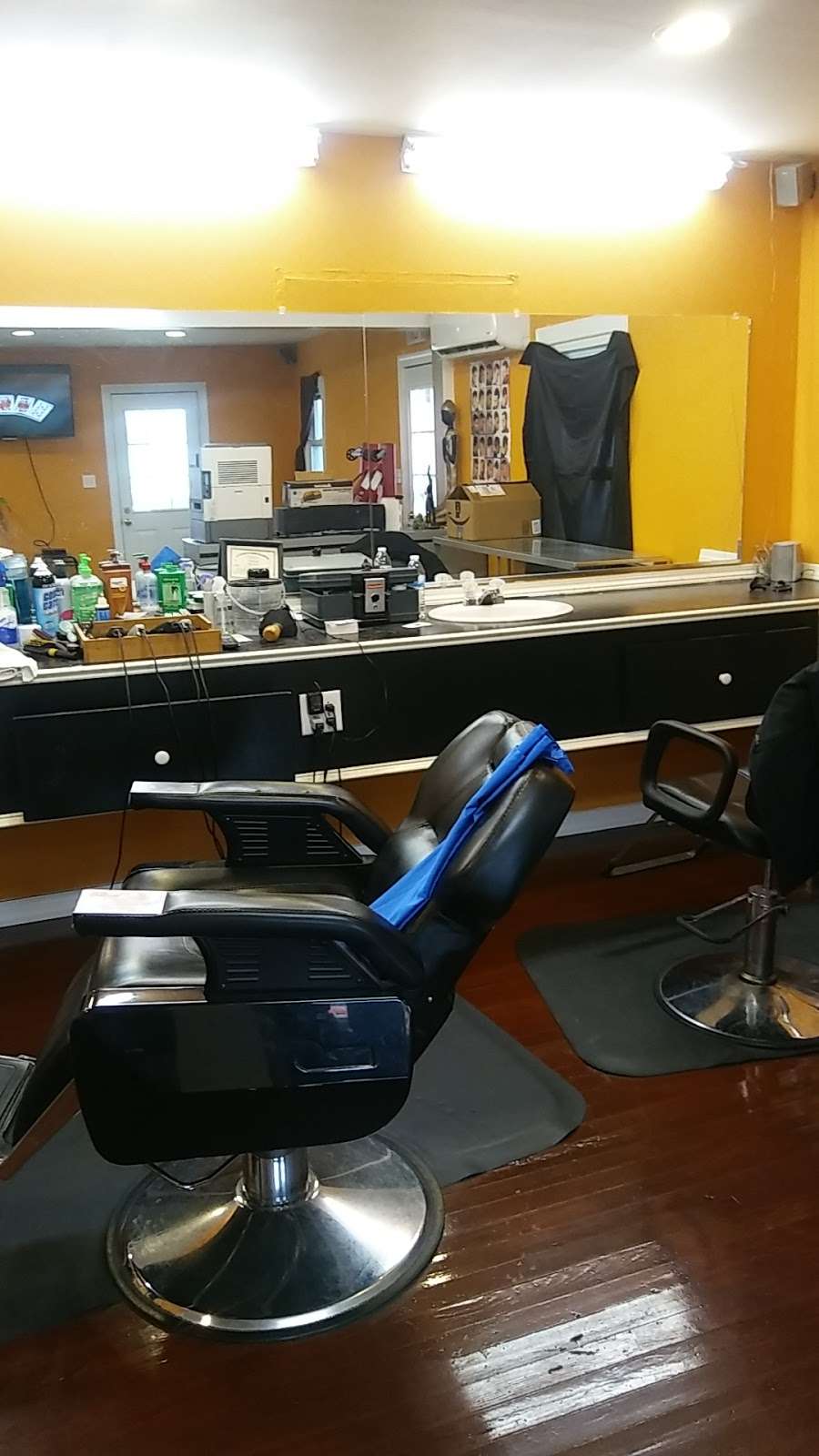 Latin Barber Shop | 1849 N Aspen St, Lincolnton, NC 28092, USA | Phone: (704) 726-7918