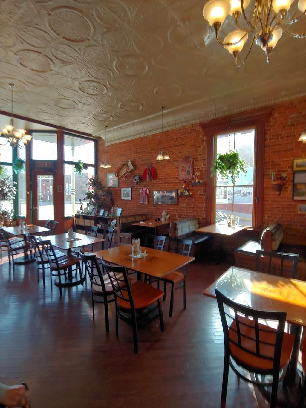 Mosers Austrian Cafe | 201 E Michigan St, New Carlisle, IN 46552 | Phone: (574) 654-0086