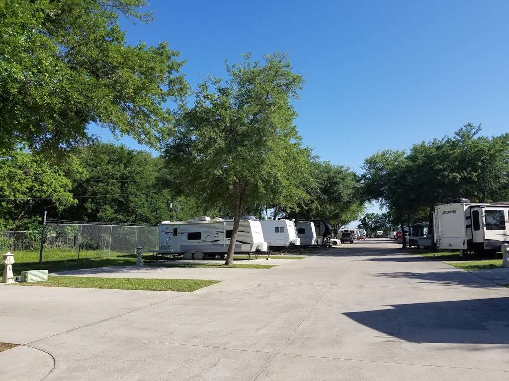 Advanced RV Resort | 2850 S Sam Houston Pkwy E, Houston, TX 77047, USA | Phone: (888) 515-6950