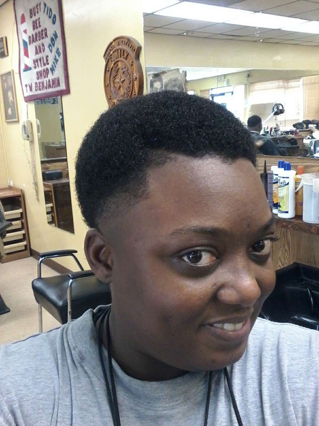 Busy Bee Barber Shop | 4611 Kelley St, Houston, TX 77026, USA | Phone: (713) 631-9331