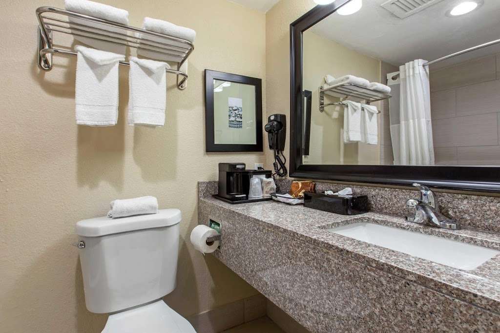 Quality Inn Airport-Near Uptown | 575 Clanton Rd, Charlotte, NC 28217 | Phone: (704) 523-0633