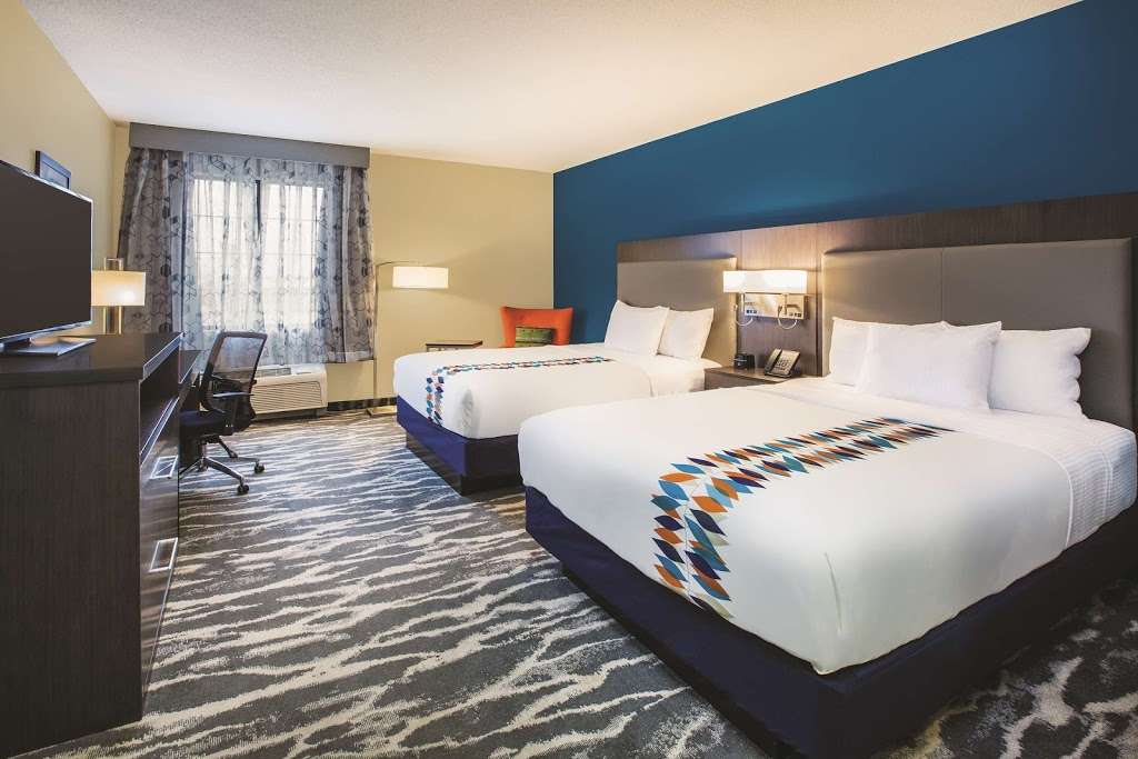 La Quinta Inn & Suites by Wyndham Kokomo | 511 Albany Dr, Kokomo, IN 46901, USA | Phone: (765) 453-2222