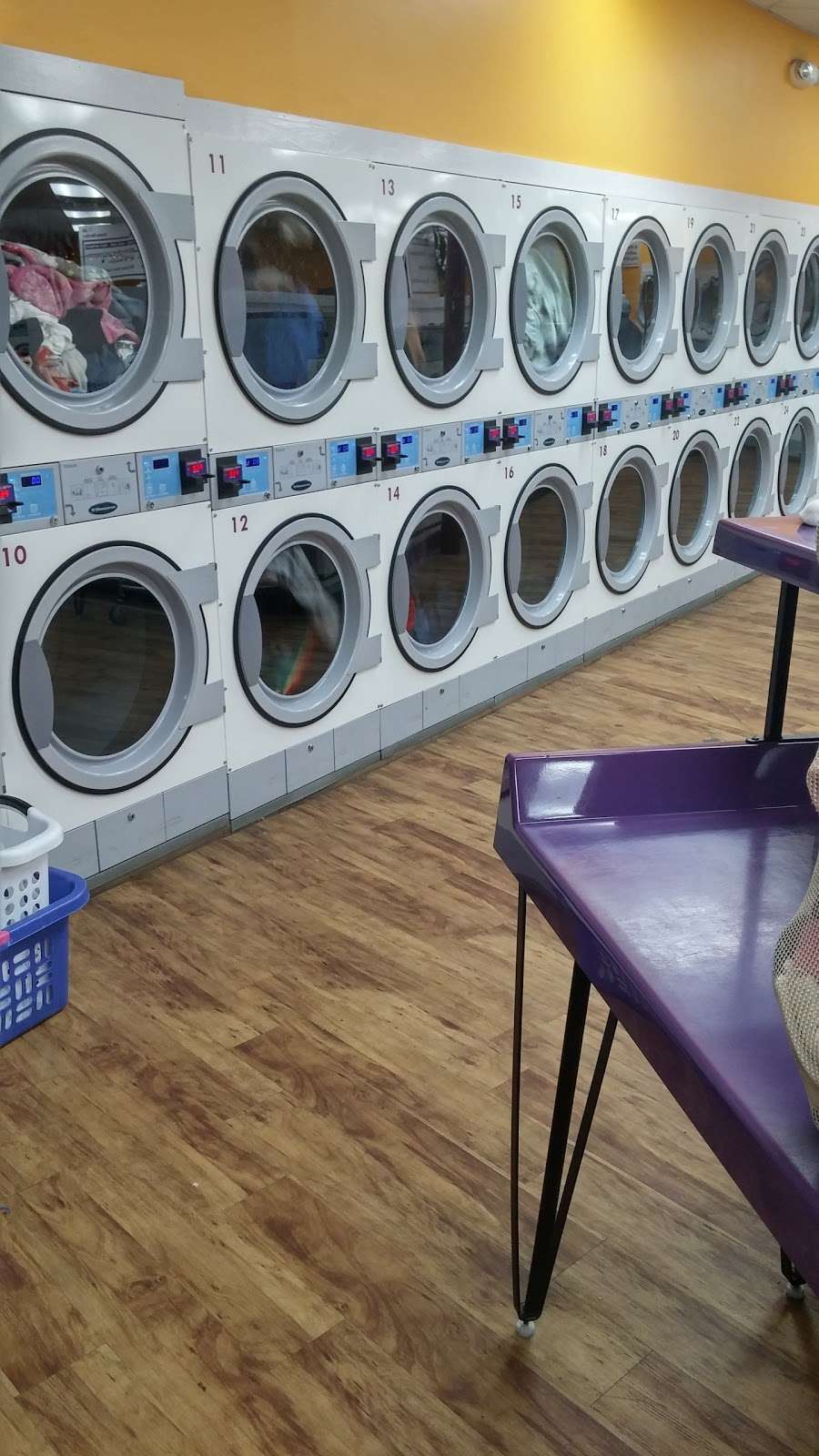 Quick Wash Laundromat | 220 Belgrade Ave, Roslindale, MA 02131, USA | Phone: (617) 477-8672