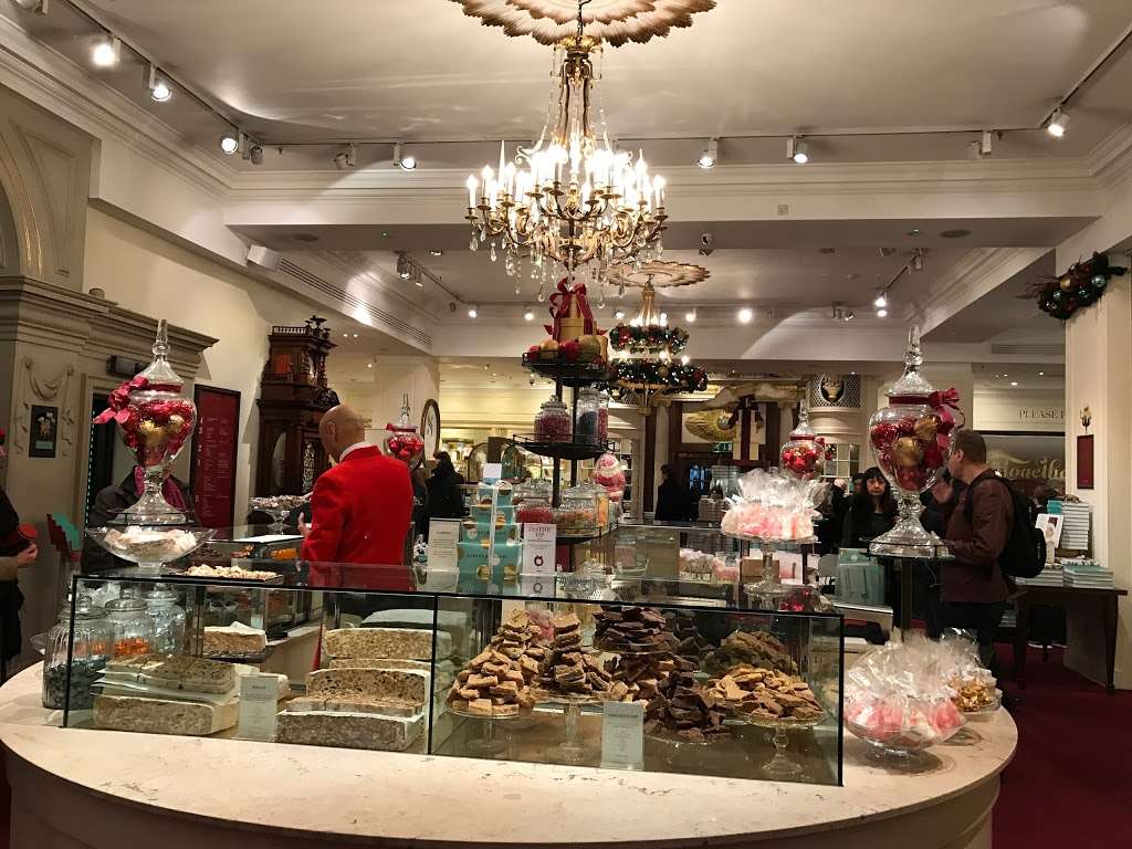 Fortnum & Mason | 1A, St Pancras International Station, Pancras Rd, Kings Cross, London N1C 4QP, UK | Phone: 020 7734 8040