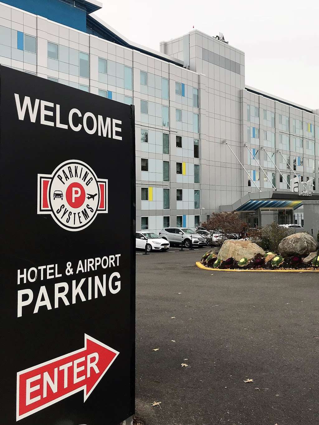 Parking Systems LGA Airport Parking | 100-15 Ditmars Blvd, East Elmhurst, NY 11369, USA | Phone: (718) 751-6456