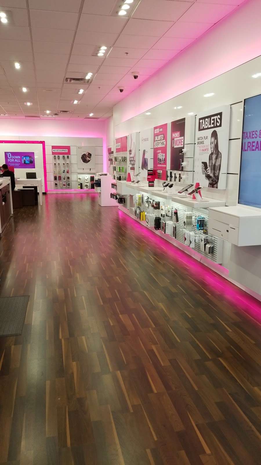 T-Mobile | 8985 Venice Blvd Suite A2, Los Angeles, CA 90034, USA | Phone: (310) 837-7335