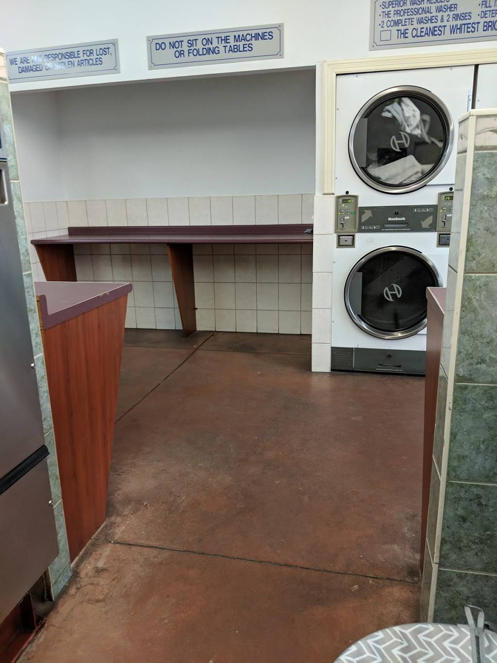 Evergreen Coin Laundry | 899 Grand Marais Rd E, Windsor, ON N8N 1A1, Canada | Phone: (519) 972-0045