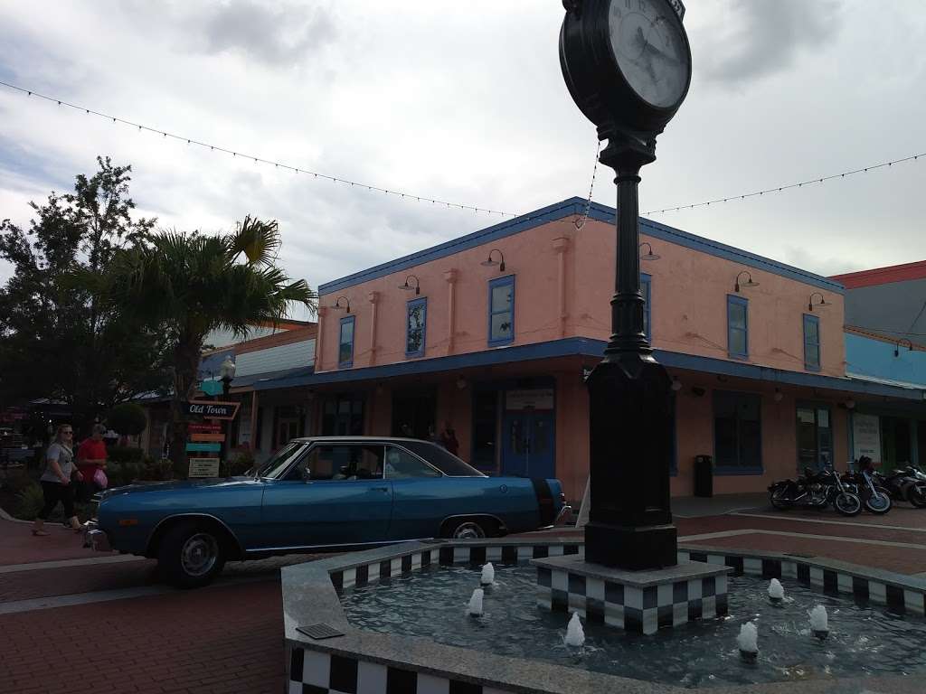 Tropical Palms - Fun Resort | 2650 Holiday Trail, Kissimmee, FL 34746, USA | Phone: (407) 396-4595