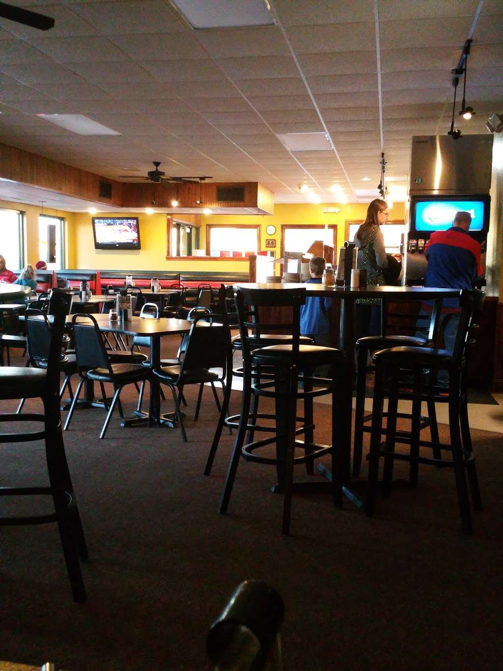 Gambinos Pizza | 1208 Front St, Tonganoxie, KS 66086 | Phone: (913) 845-2242