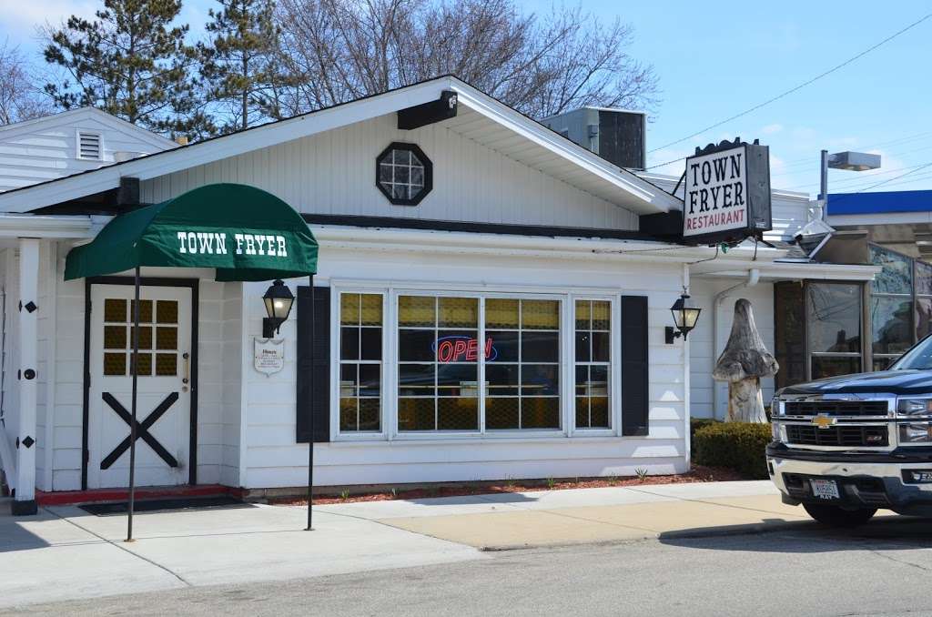 Sheila Maes Town Fryer | 116 N Main St, Burlington, WI 53105, USA | Phone: (262) 763-9940