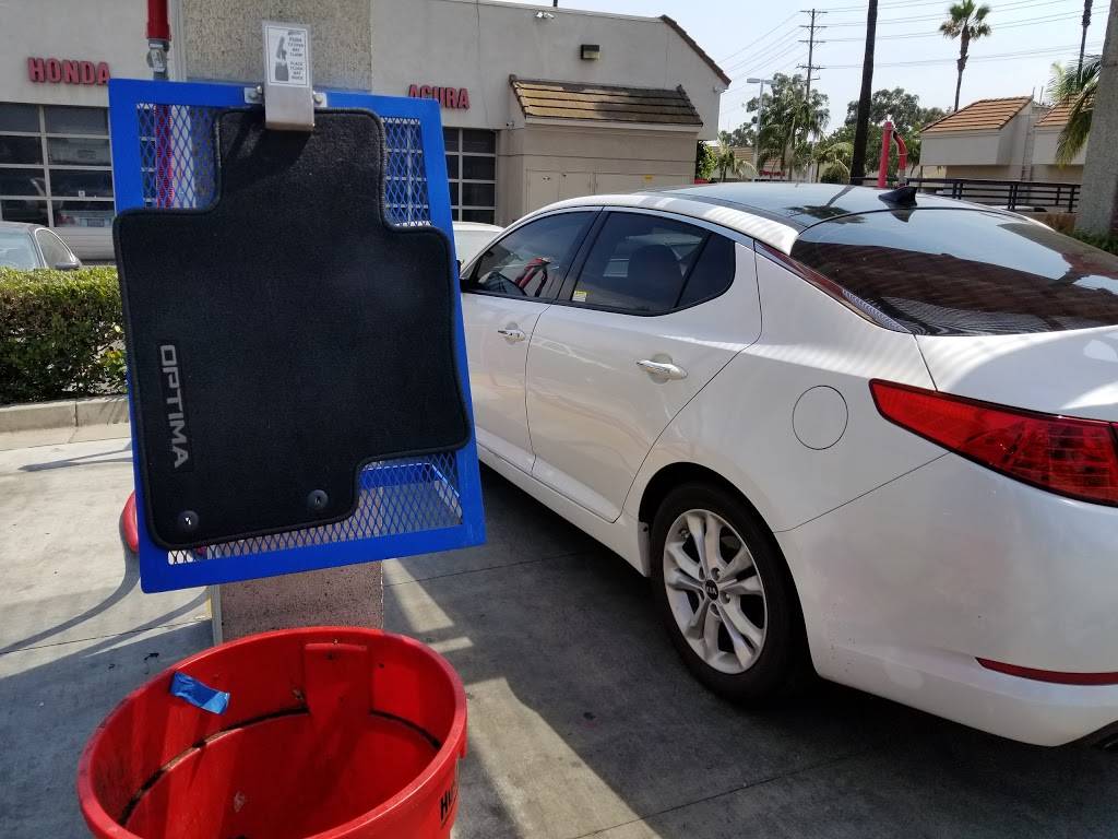 Speedie Clean Express Car Wash | 2035 N Tustin Ave, Santa Ana, CA 92705, USA | Phone: (714) 836-6111