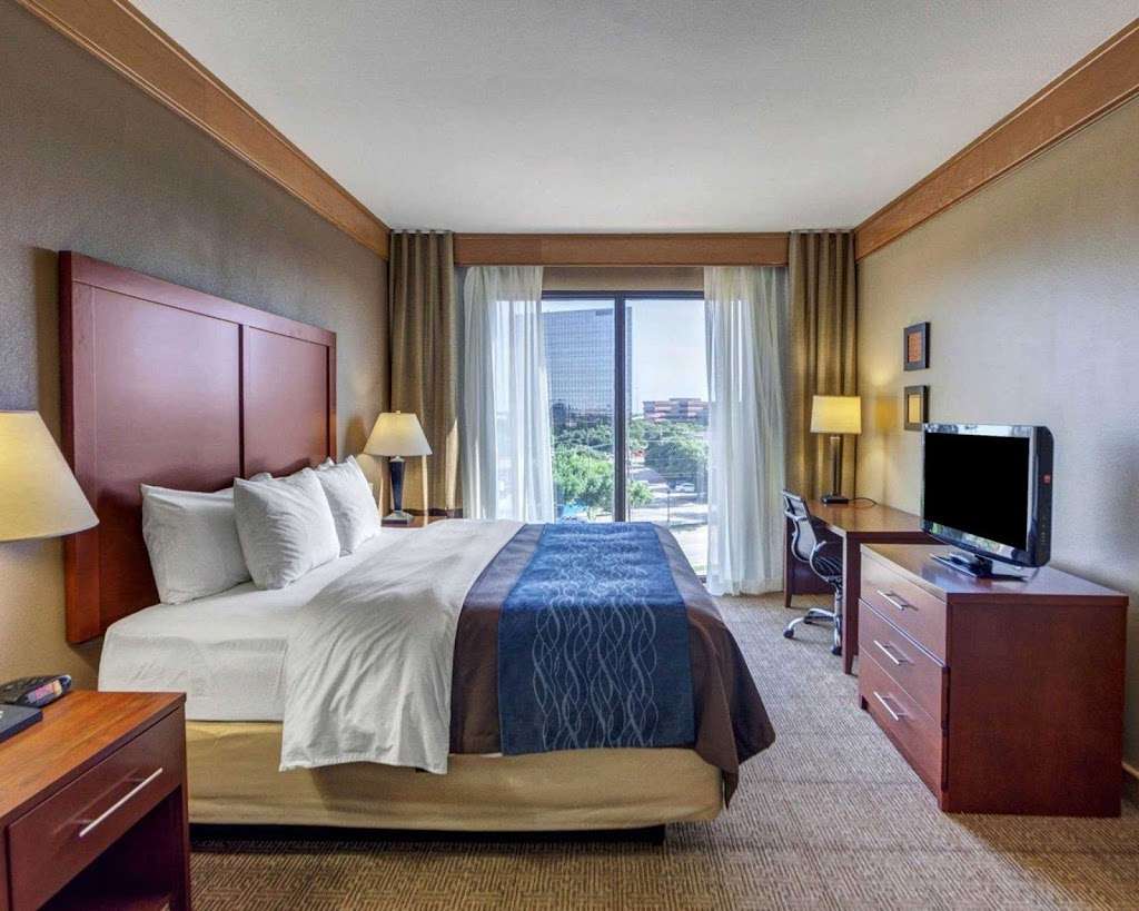 Comfort Inn & Suites Plano East | 700 Central Pkwy E, Plano, TX 75074 | Phone: (972) 881-1881