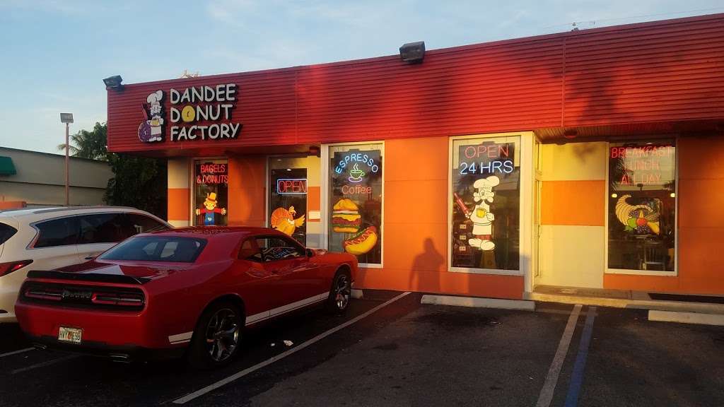 Dandee Donut Factory | 1422 S Federal Hwy, Deerfield Beach, FL 33441 | Phone: (954) 531-1990