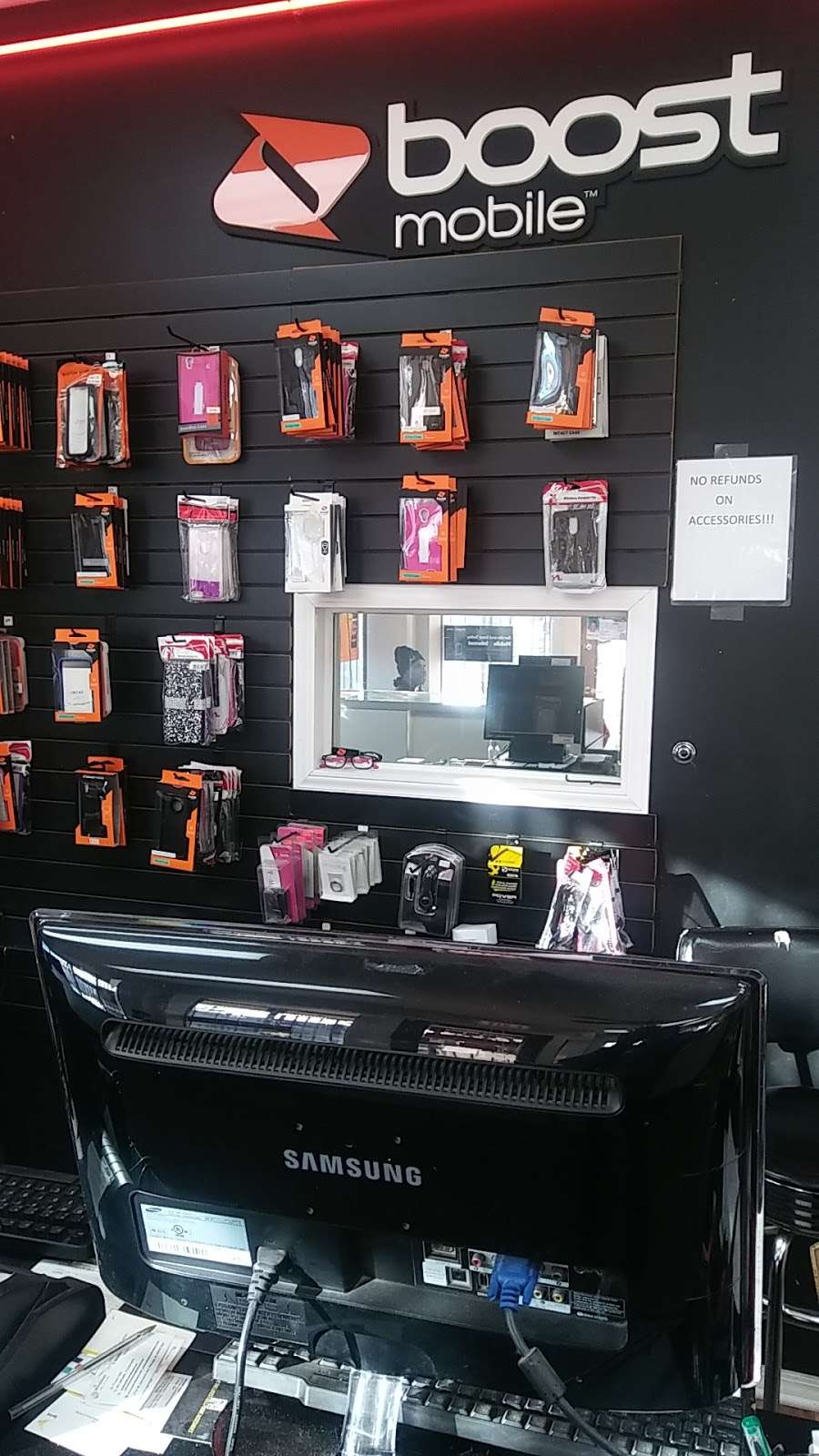 Boost Mobile | 330 E 103rd St, Chicago, IL 60628 | Phone: (773) 840-3942