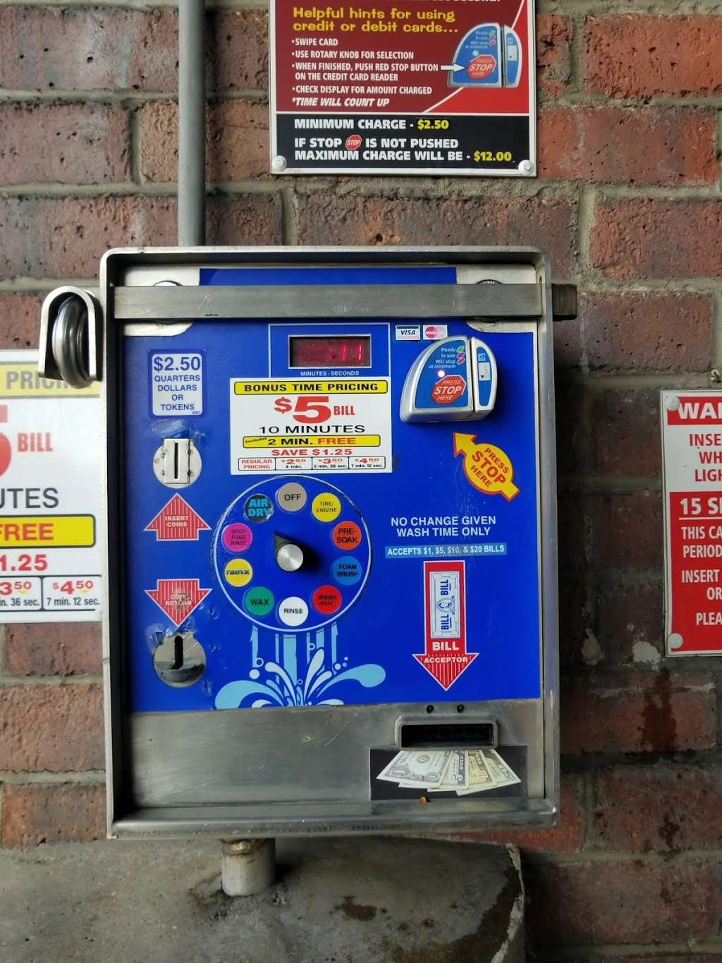 Chicagoland Car Wash Inc | 2108, 7303 W Dempster St, Niles, IL 60714, USA | Phone: (847) 967-1005