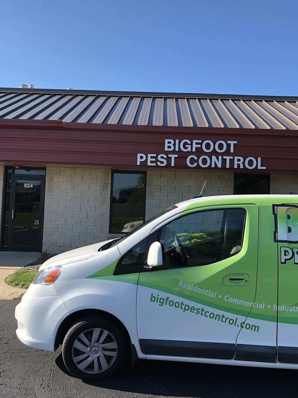 Bigfoot Pest Control | 924 Central Ave, Roselle, IL 60172, USA | Phone: (847) 891-8852