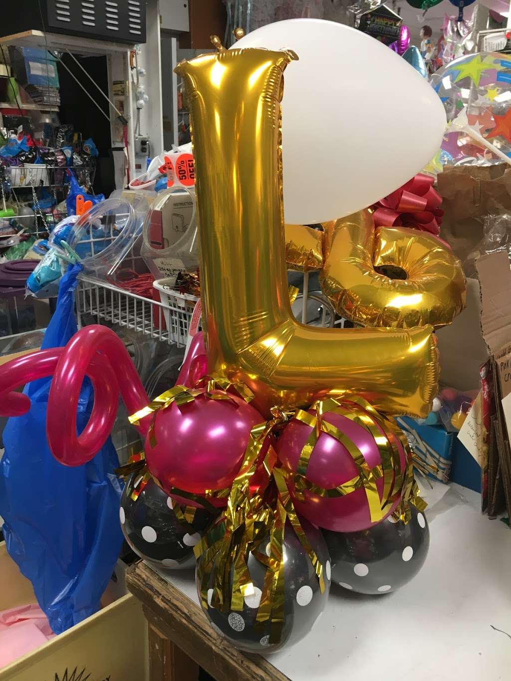 Balloon Tycoon and Party World | 40 S MacDade Blvd, Glenolden, PA 19036, USA | Phone: (484) 461-8377