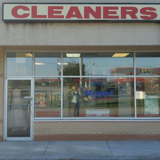 Royal Cleaners | 1821 E Santa Fe St, Gardner, KS 66030, USA | Phone: (913) 884-8421