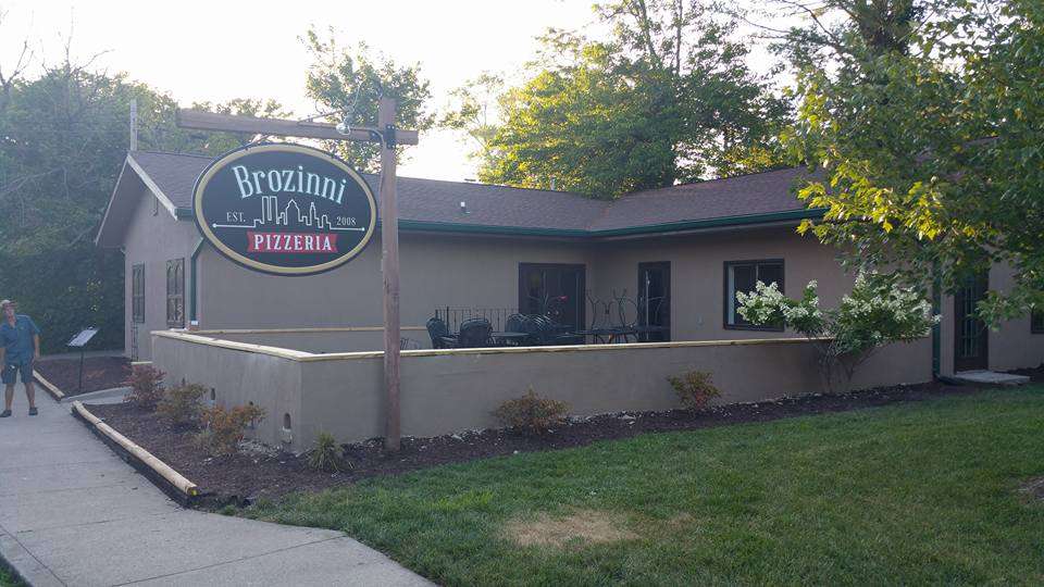 Brozinnis Pizza | 140 W Main St, Nashville, IN 47448, USA | Phone: (812) 988-8800