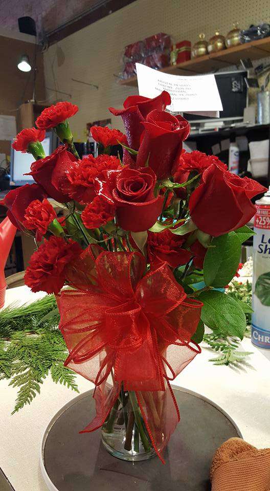 Metro Florist & Gifts | 216 W 6th St, Ferris, TX 75125, USA | Phone: (972) 544-8877