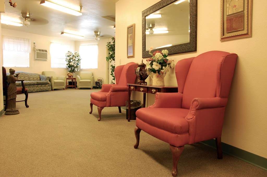 Valley Crest Memory Care | 18524 Corwin Rd, Apple Valley, CA 92307 | Phone: (760) 475-9109