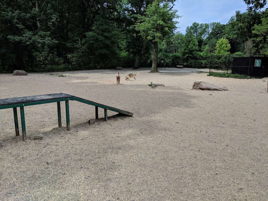 South Mountain Dog Park | Bear Ln, Maplewood, NJ 07040, USA | Phone: (973) 268-3500