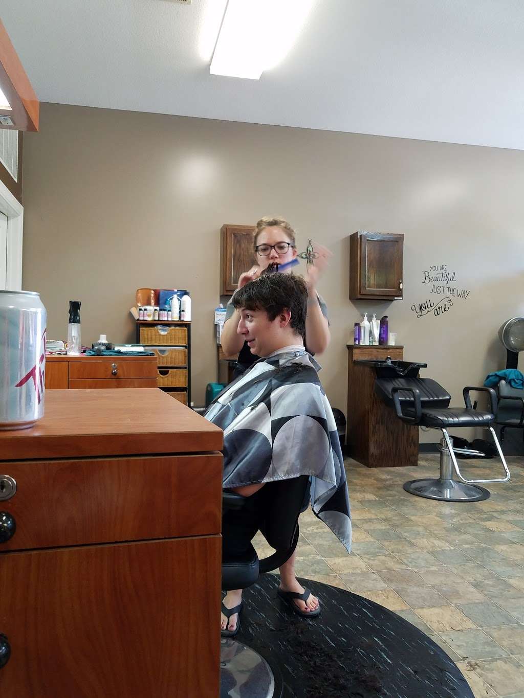 A Hair Hut | 33255 Lexington Ave # F, De Soto, KS 66018 | Phone: (913) 583-3633