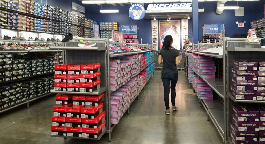 SKECHERS Factory Outlet | 5885 Gulf Fwy #775, Texas City, TX 77591, USA | Phone: (281) 337-1096