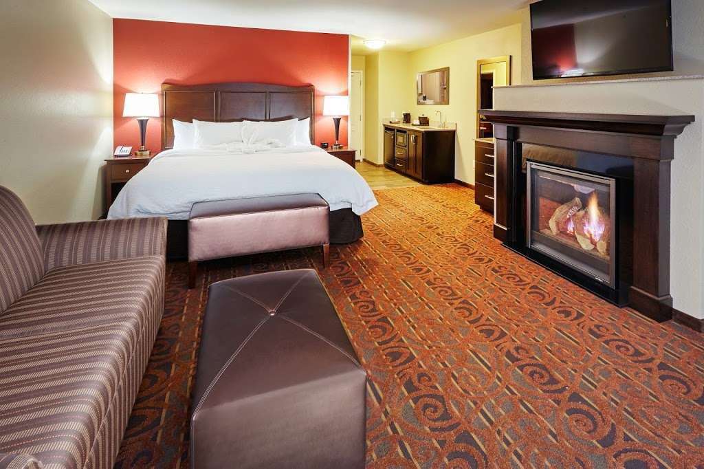 Hampton Inn & Suites Milwaukee/Franklin | 6901 S 76th St, Franklin, WI 53132, USA | Phone: (414) 427-4800