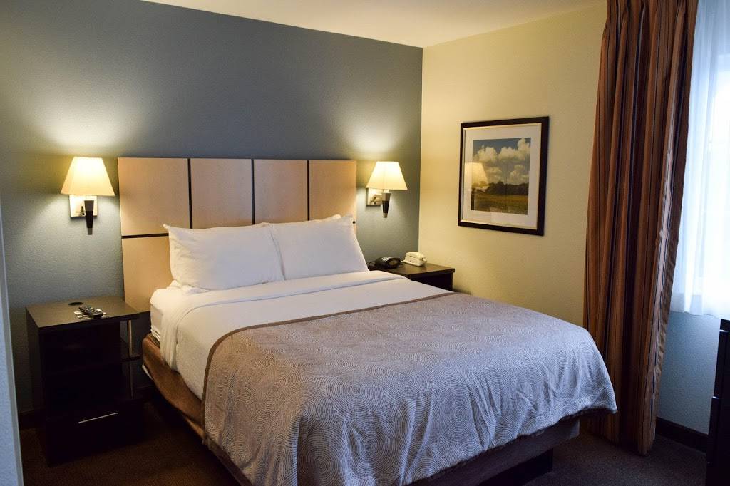 Candlewood Suites Wichita-Airport | 570 S Julia St, Wichita, KS 67209, USA | Phone: (316) 942-0400