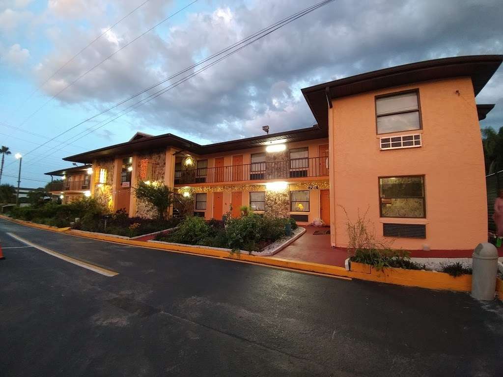 Gator Motel | 4576 W Irlo Bronson Memorial Hwy, Kissimmee, FL 34746 | Phone: (407) 396-0127