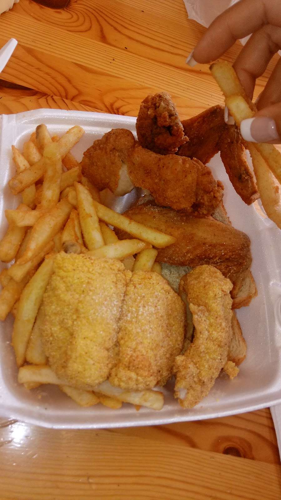 J J Fish & Chicken | 8035 International Blvd, Oakland, CA 94621, USA | Phone: (510) 633-1212