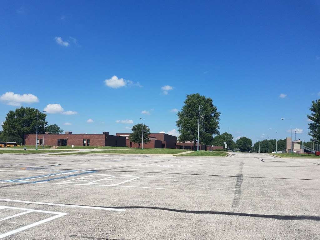 Broadmoor Elementary School | 105 S 5th St E, Louisburg, KS 66053, USA | Phone: (913) 837-1900