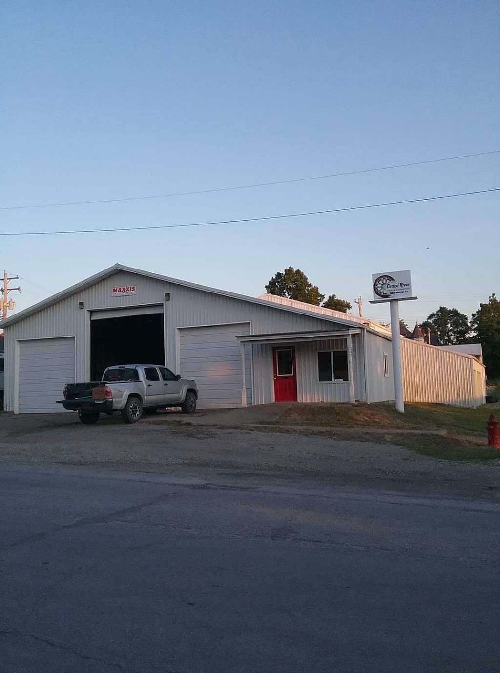 Grand River Tire | 212 W Grand St, Gallatin, MO 64640, USA | Phone: (660) 663-2147