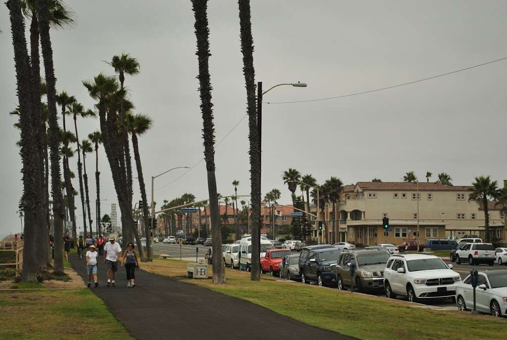 Lifeguard Tower 14 | Huntington Beach, CA 92648