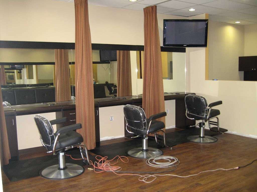 Solutions Hair & Barber Studio | 2506 S Grove Ave, Ontario, CA 91761, USA | Phone: (909) 773-0780